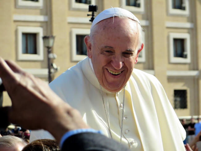 Le Pape François alerte sur le drame des personnes déplacées