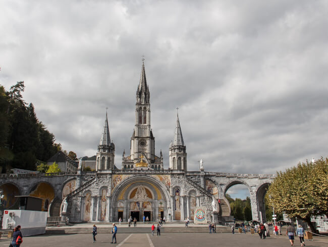 Lourdes  :  e-pèlerinage mondial 