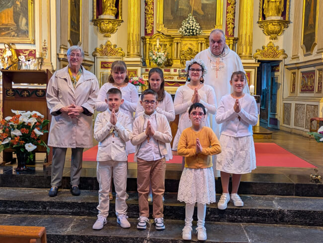 Premiere communion à Mendionde Macaye 