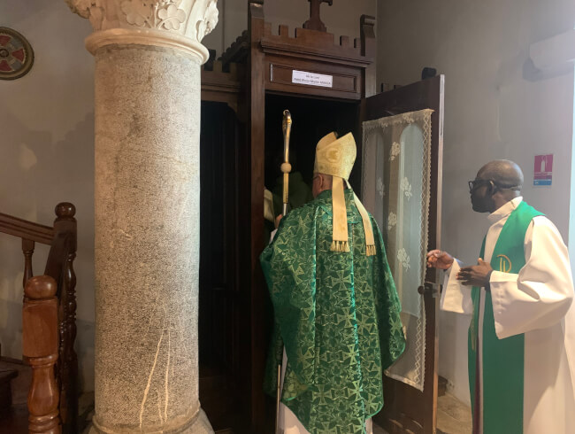 Installation de notre nouveau curé  : 