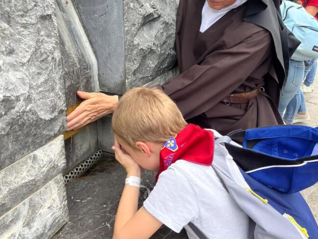 Les enfants du caté d’Ayherre, Isturitz, St. Martin d’Arbéroue et de St. Esteben à Lourdes : 