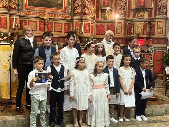  Nouvelles photos de la Premiere Communion 2024 : Ayherre- Isturitz