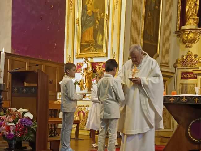 Premiere communion Mendionde  : 