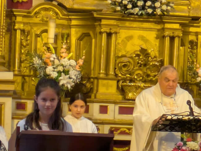 Premiere communion à Mendionde Macaye  : 
