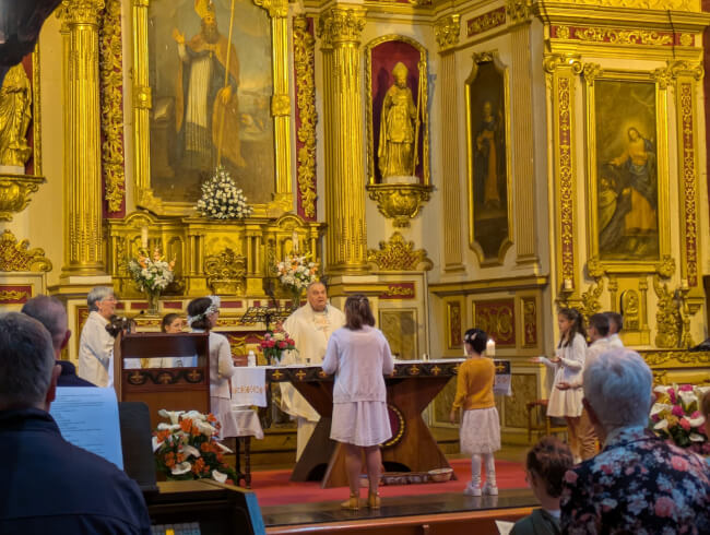 Premiere communion à Mendionde Macaye  : 