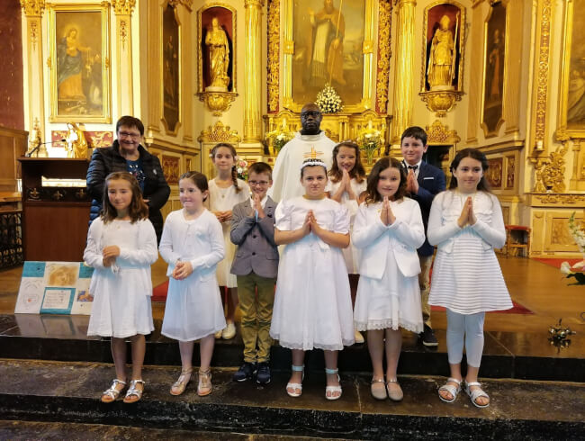 La première des communions dans notre paroisse  : Mendionde